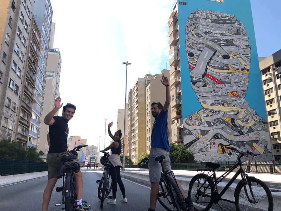 São Paulo: Downtown Historical Bike Tour - Safety, fitness, and the city streets
