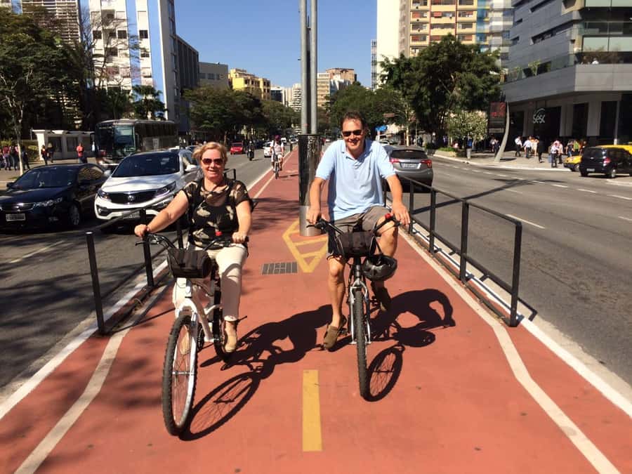 São Paulo: Downtown Historical Bike Tour - Luz Station, Pinacoteca, and Luz Park