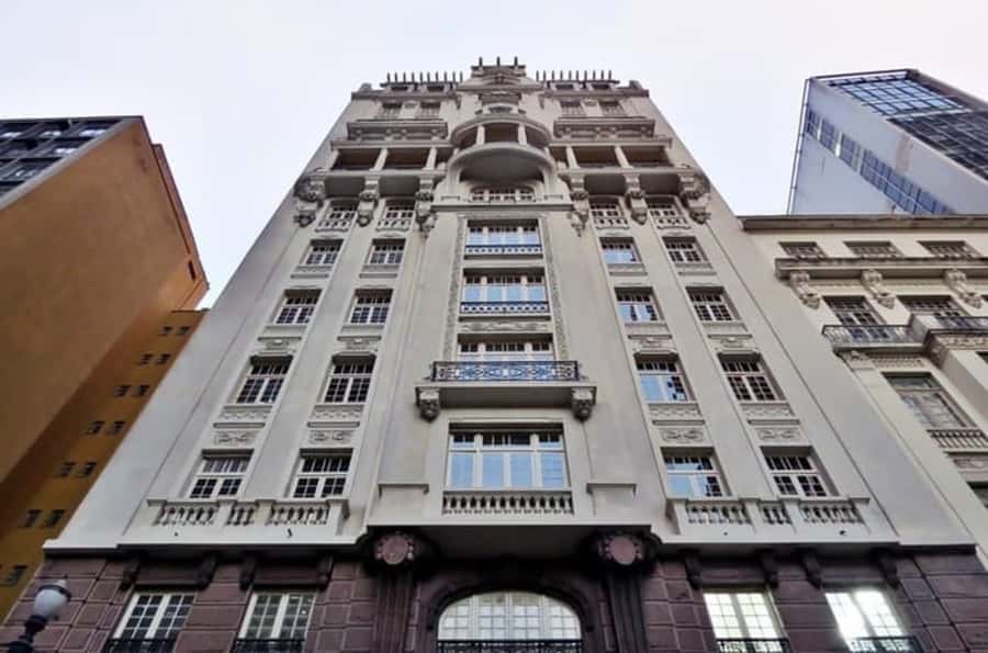 São Paulo: Downtown Walking Tour with Farol Santander Entry - Law, commerce, and the people who built São Paulo