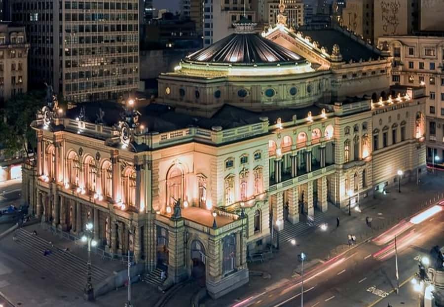 São Paulo : Highlights Walking Tour With A Guide - Building Beauty Odontologia and the final look at central architecture