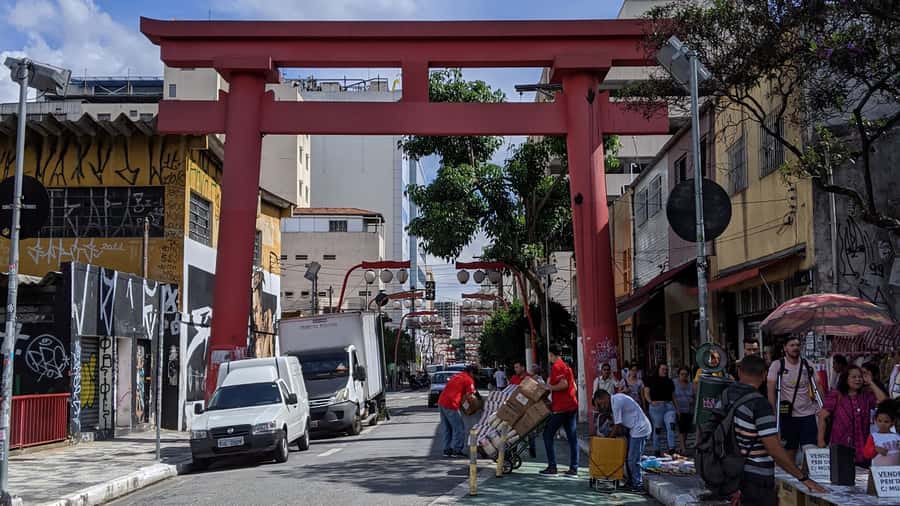 São Paulo: Liberdade Street Food Tour - Takoyaki, tempura, or an Argentine weekday change