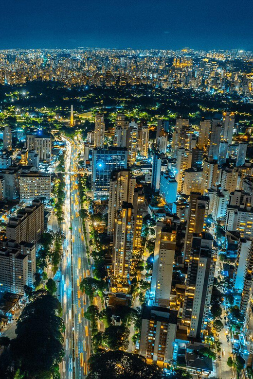 São Paulo: Nightlife Extravaganza Tour with Rooftop Bars - When the night shifts to dancing