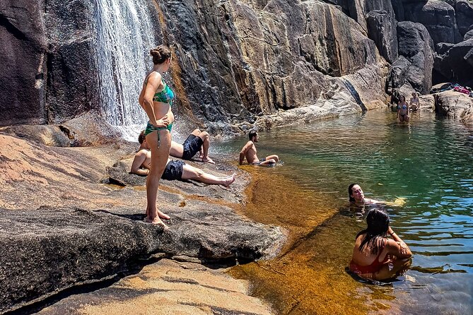 Small Group Hike to Saco Bravo Waterfall - What the guide adds to the day