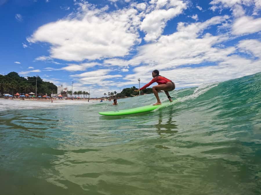 Surf lessons with local instructors in Copacabana/ipanema! - Starting your Rio surf lesson on the sand