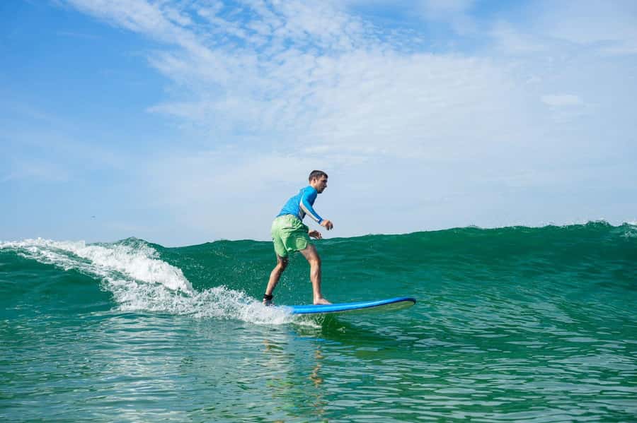 Surf lessons with local instructors in Copacabana/ipanema! - Why the language options help first-time surfers