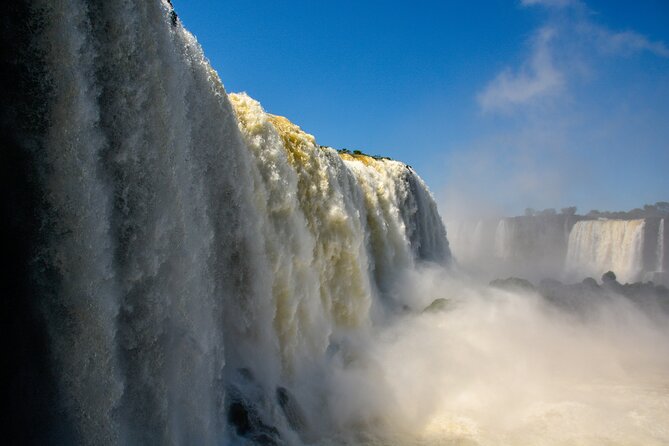 Transport to the Falls + Parque das Aves in a family vehicle. - Meeting Adilson and getting around Foz do Iguaçu