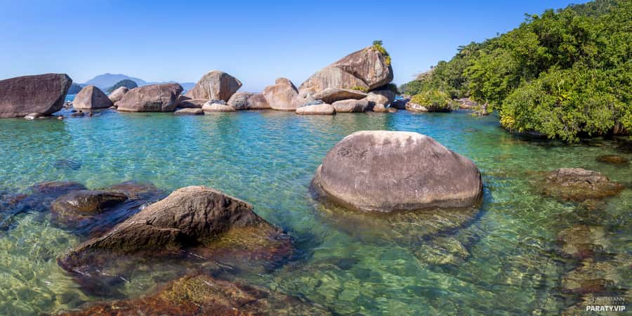 Trindade Day Trip: Nature and Sea Adventure from Paraty - Walking from Meio Beach to Cachadaço